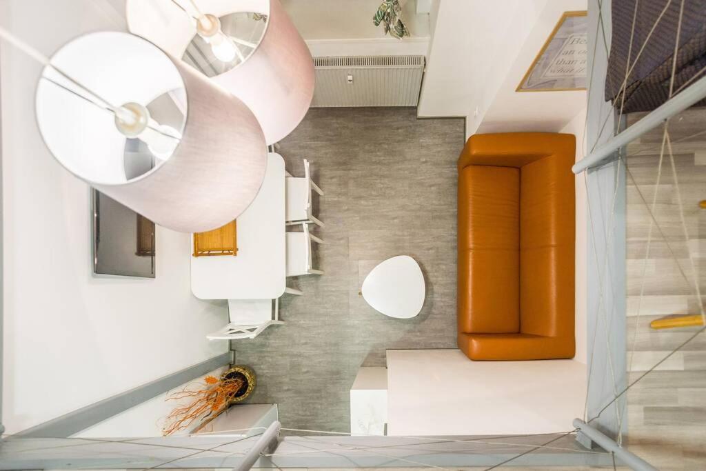 Apartma N'Poznam Tobacna Любляна Экстерьер фото