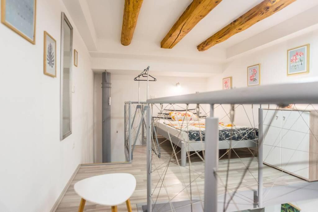 Apartma N'Poznam Tobacna Любляна Экстерьер фото